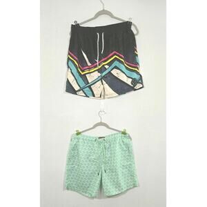 Bundle of 2 men’s swim trunks.